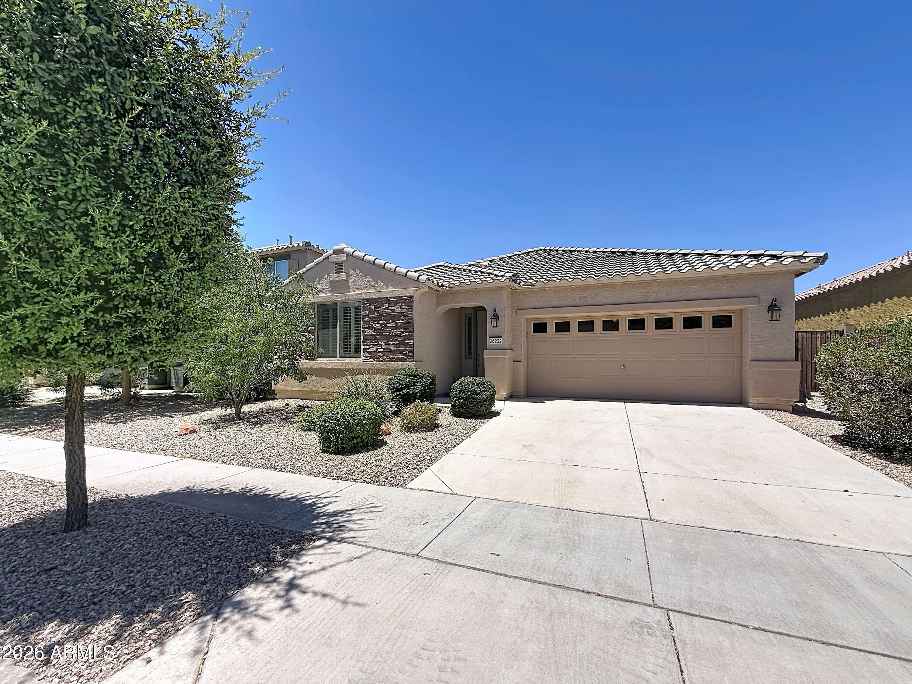 DYNAMITE ESTATES - Residential Lease
