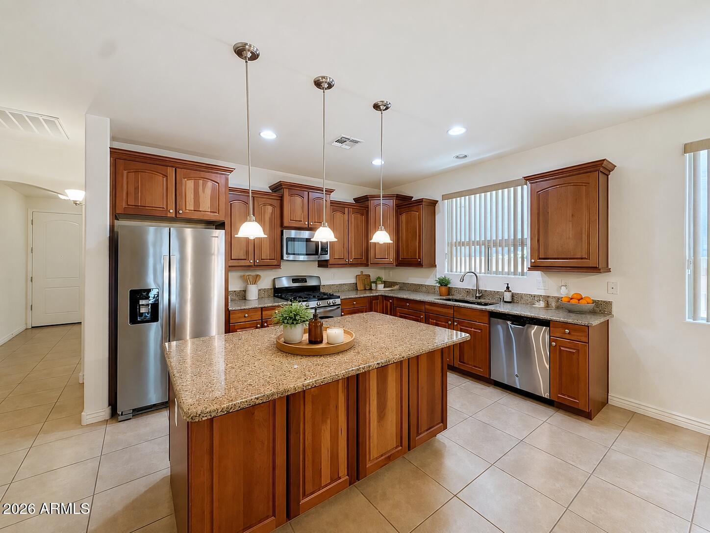 DYNAMITE ESTATES - Residential Lease