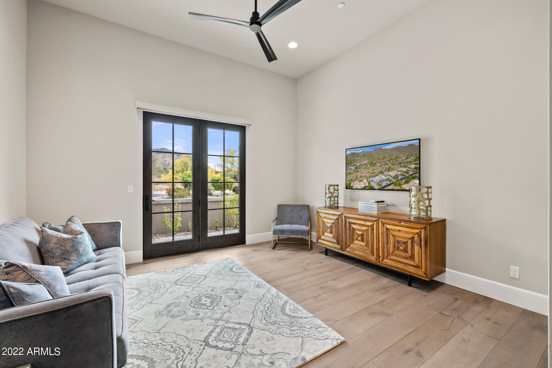 SIERRA HILLS - Residential