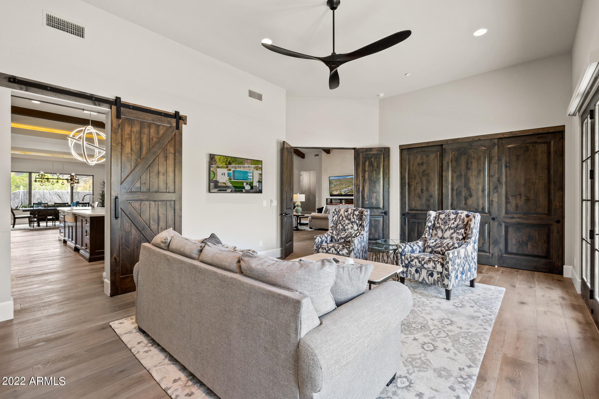 SIERRA HILLS - Residential