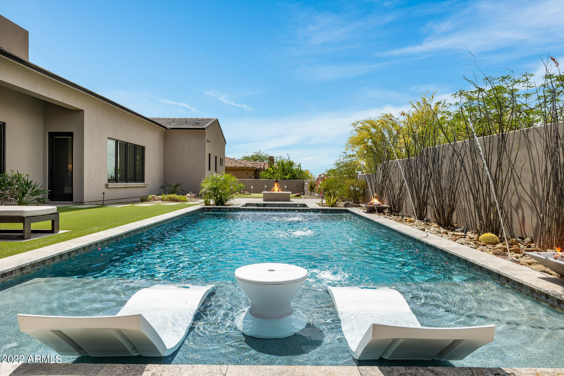 SIERRA HILLS - Residential