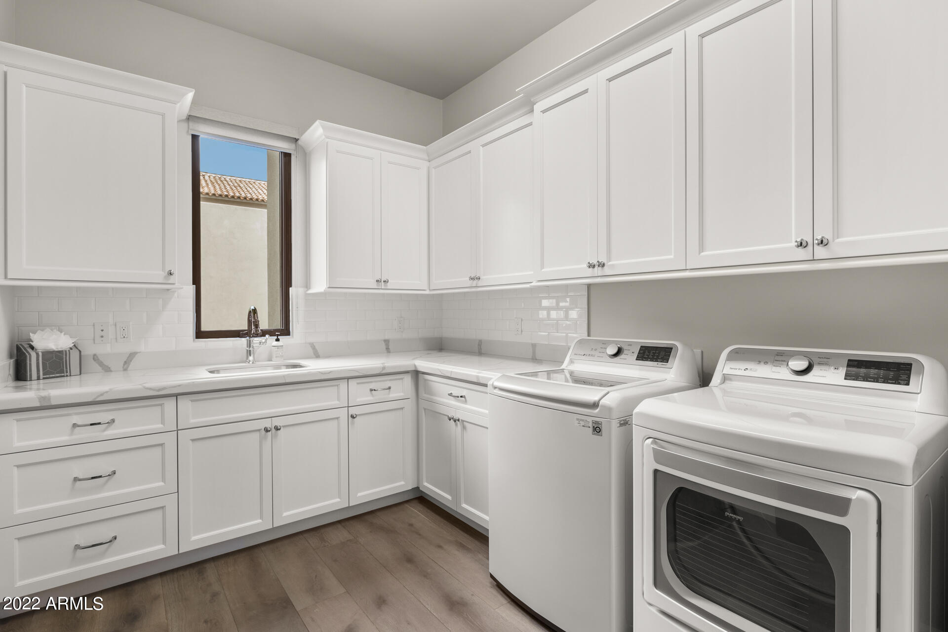 SIERRA HILLS - Residential