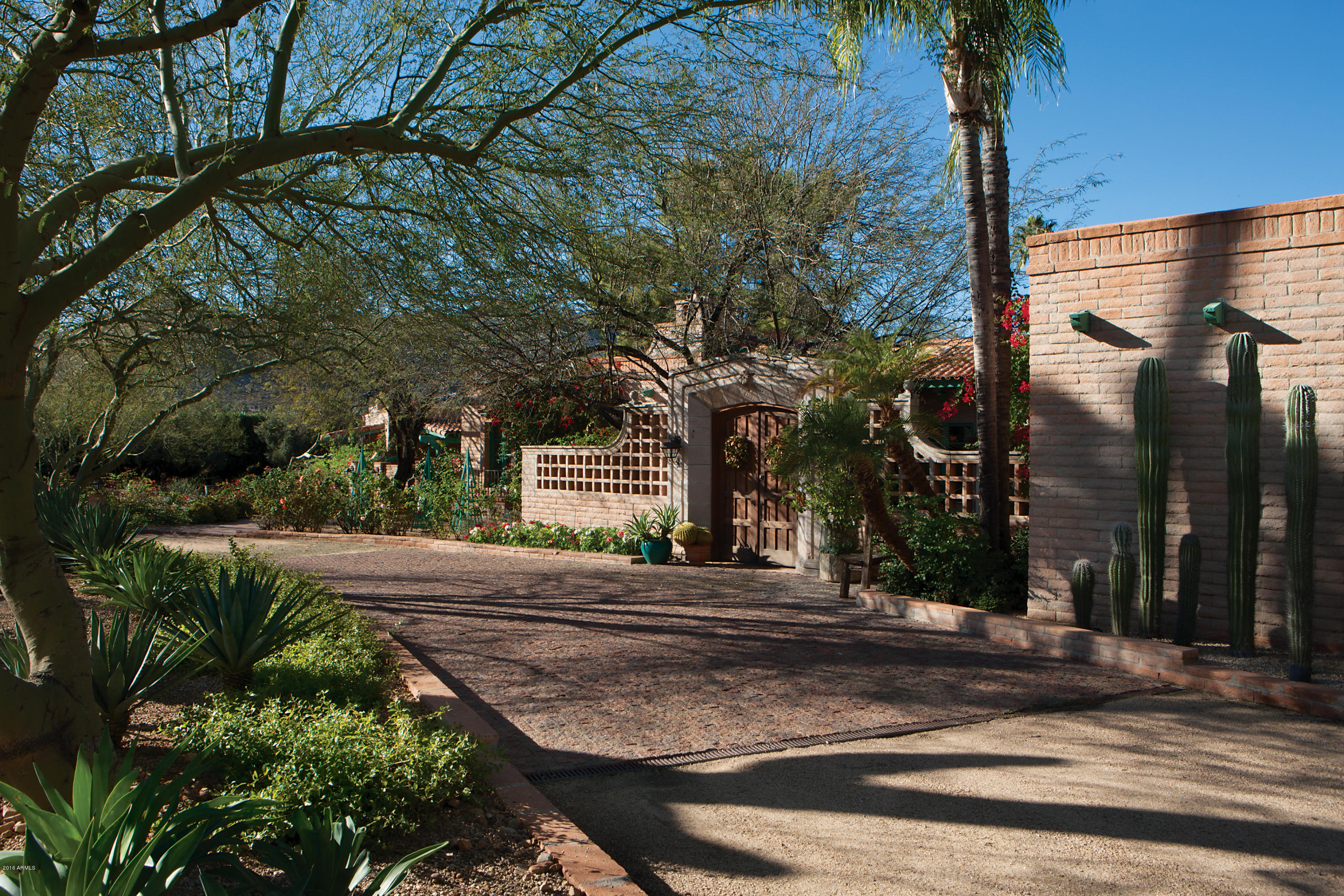 COLANTHE CIRCLE - Residential