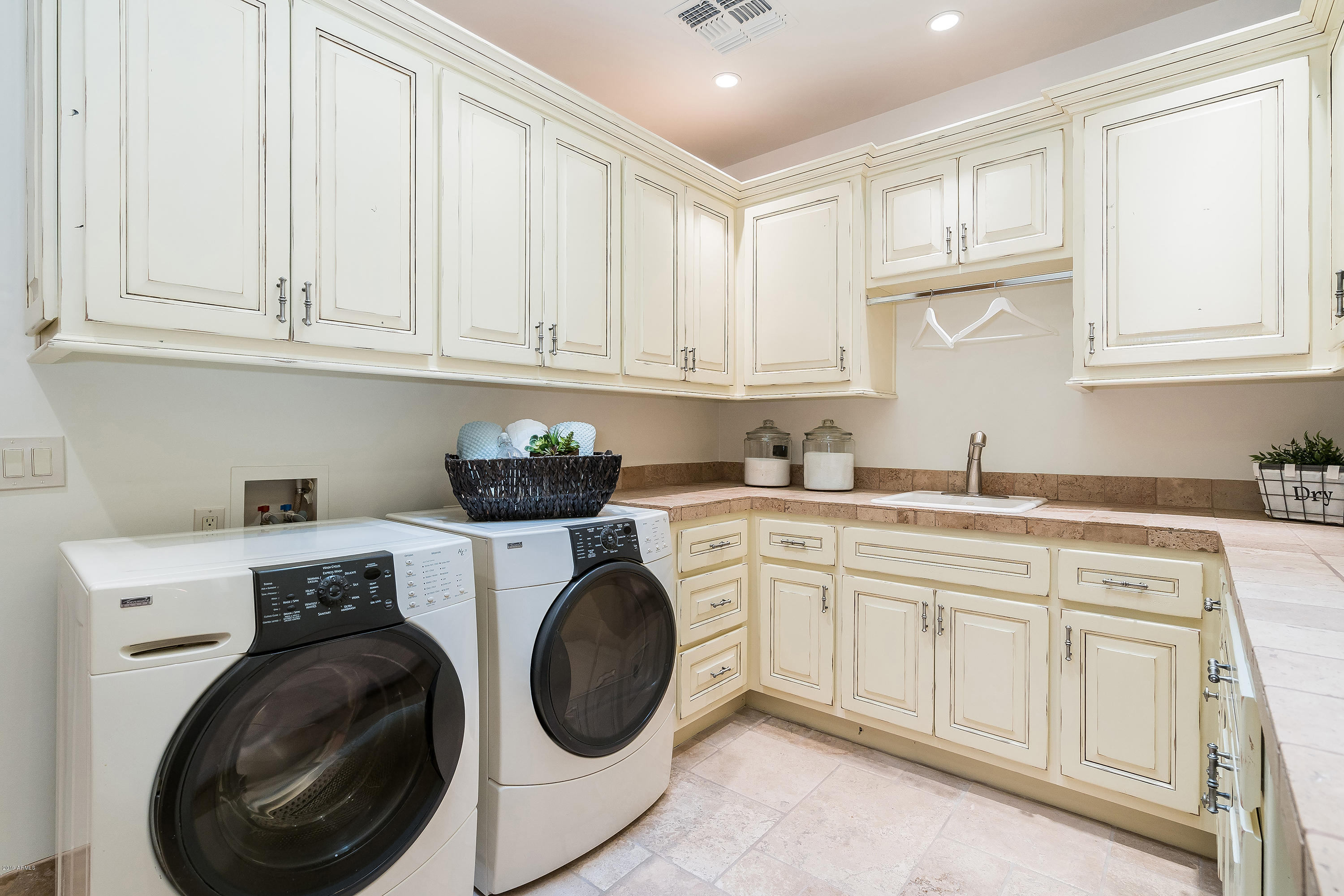 PARADISE VALLEY FARMS - Residential