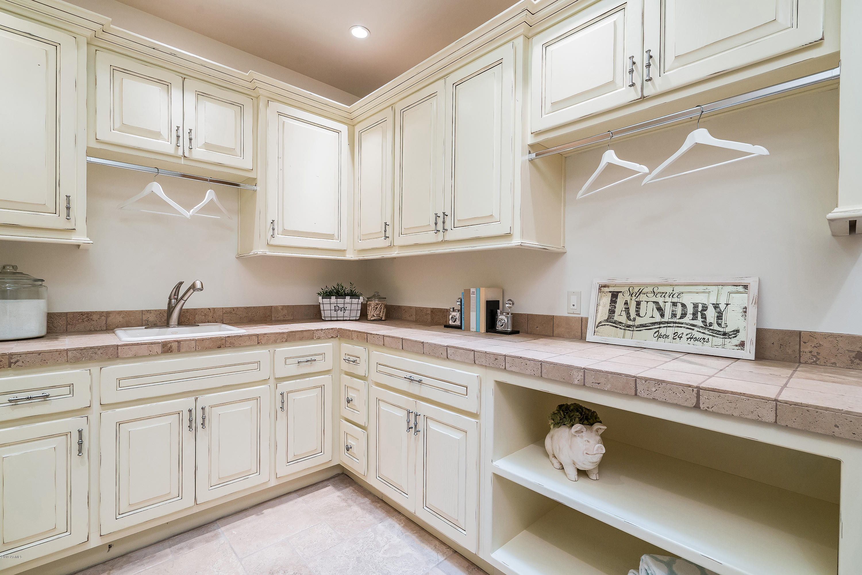 PARADISE VALLEY FARMS - Residential