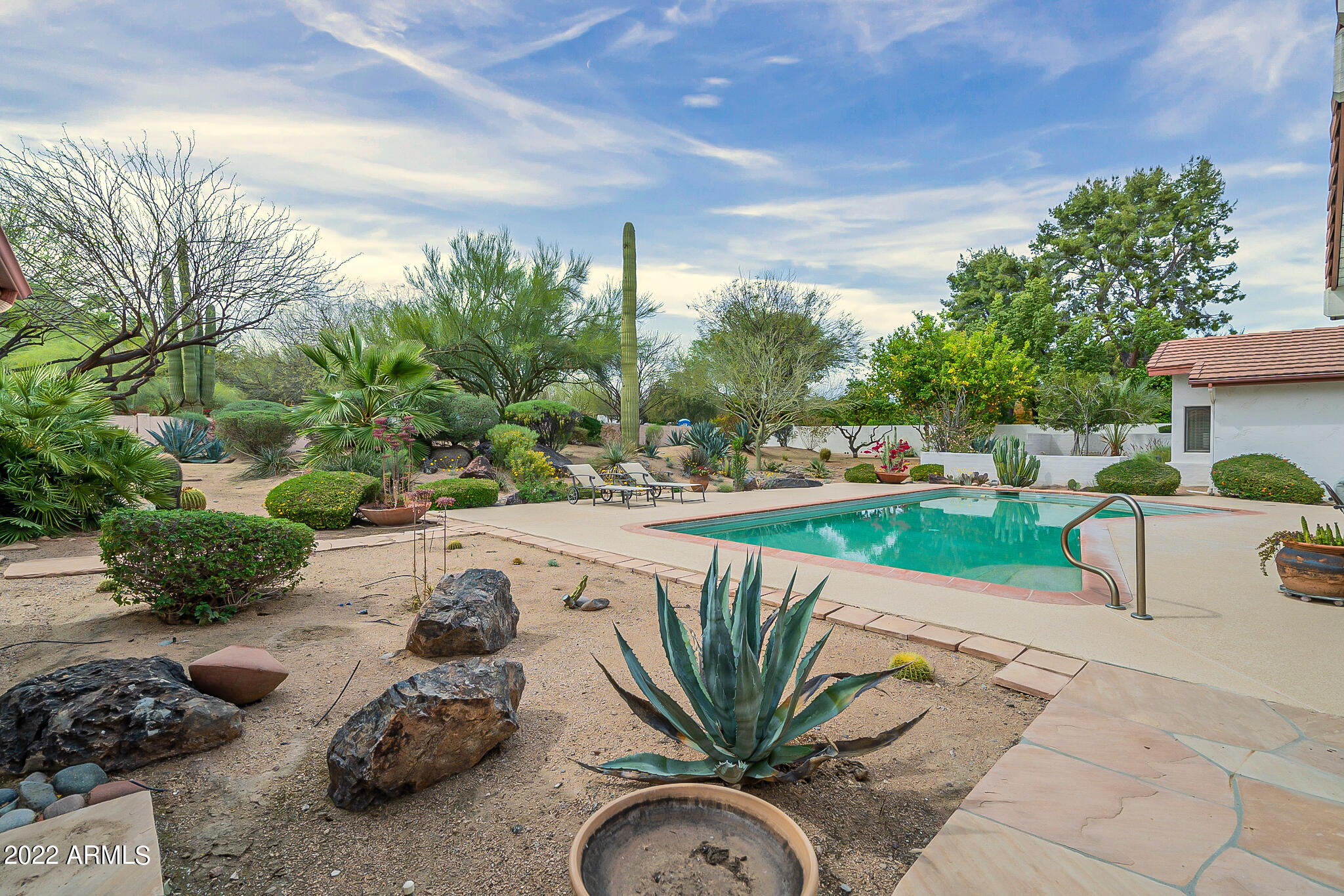 CASA BLANCA ESTATES LOT 20-37 & TR A - Residential