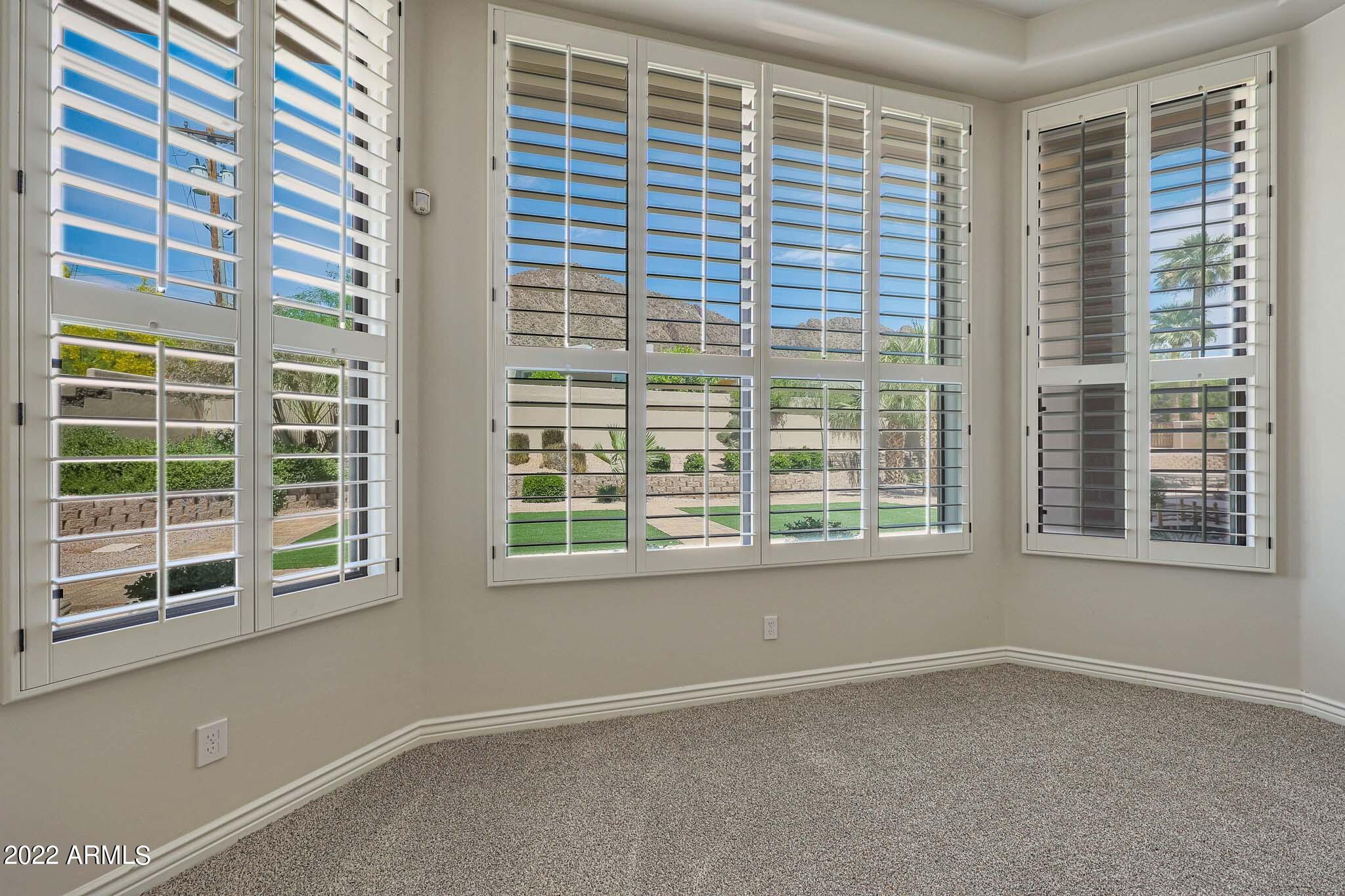 ROYAL VIEW - Residential