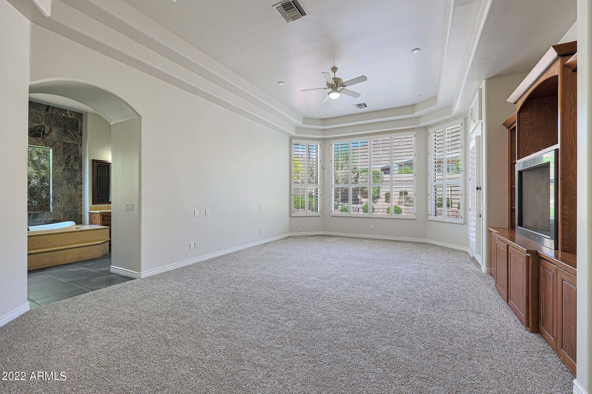 ROYAL VIEW - Residential