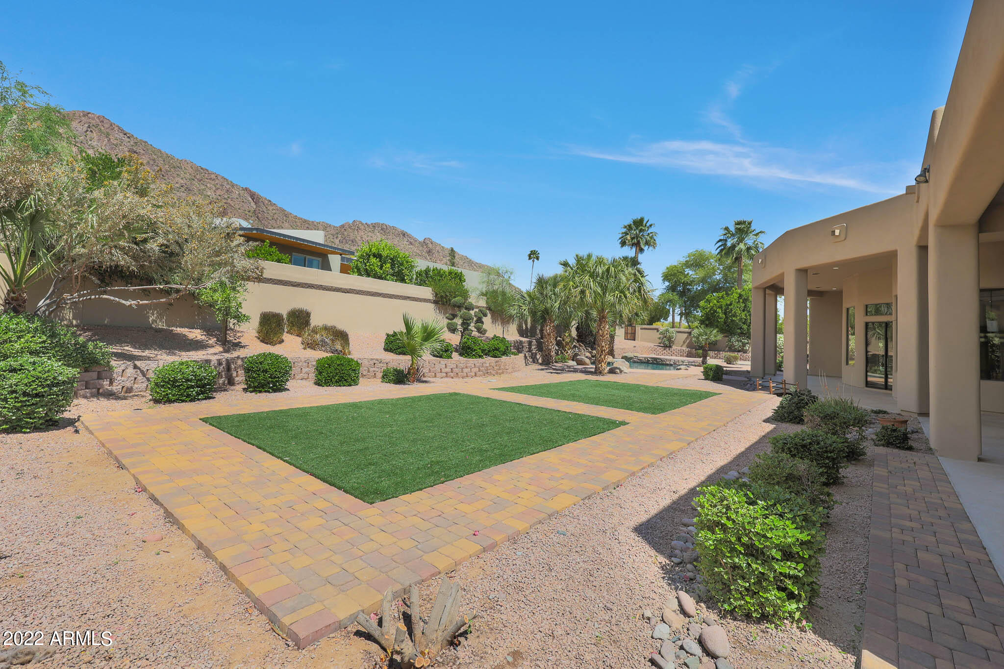 ROYAL VIEW - Residential