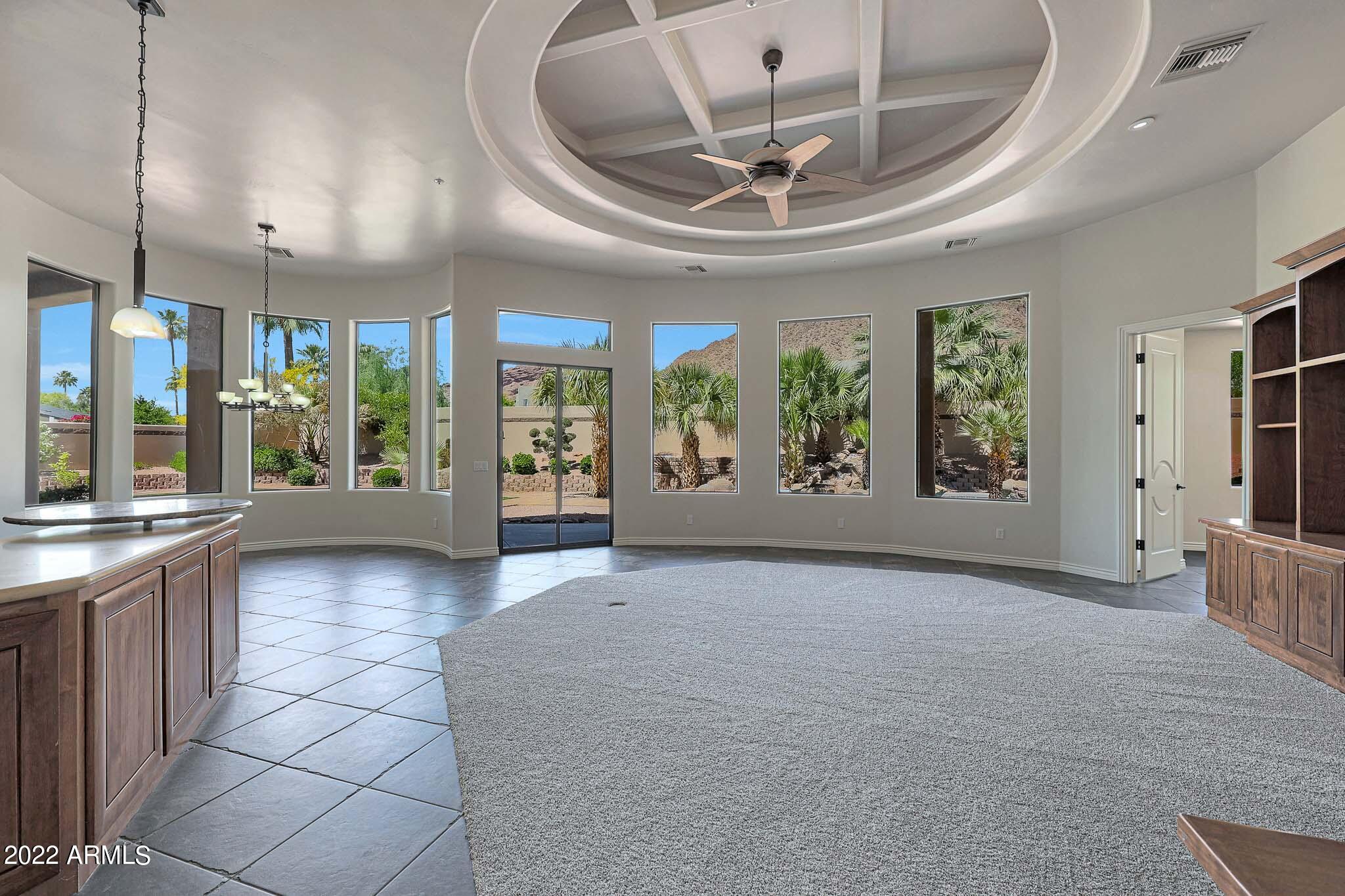 ROYAL VIEW - Residential