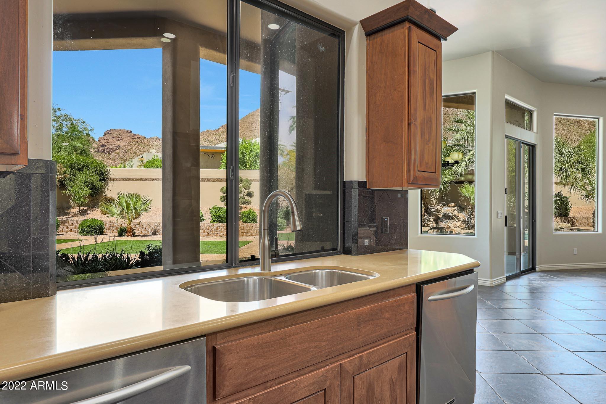 ROYAL VIEW - Residential