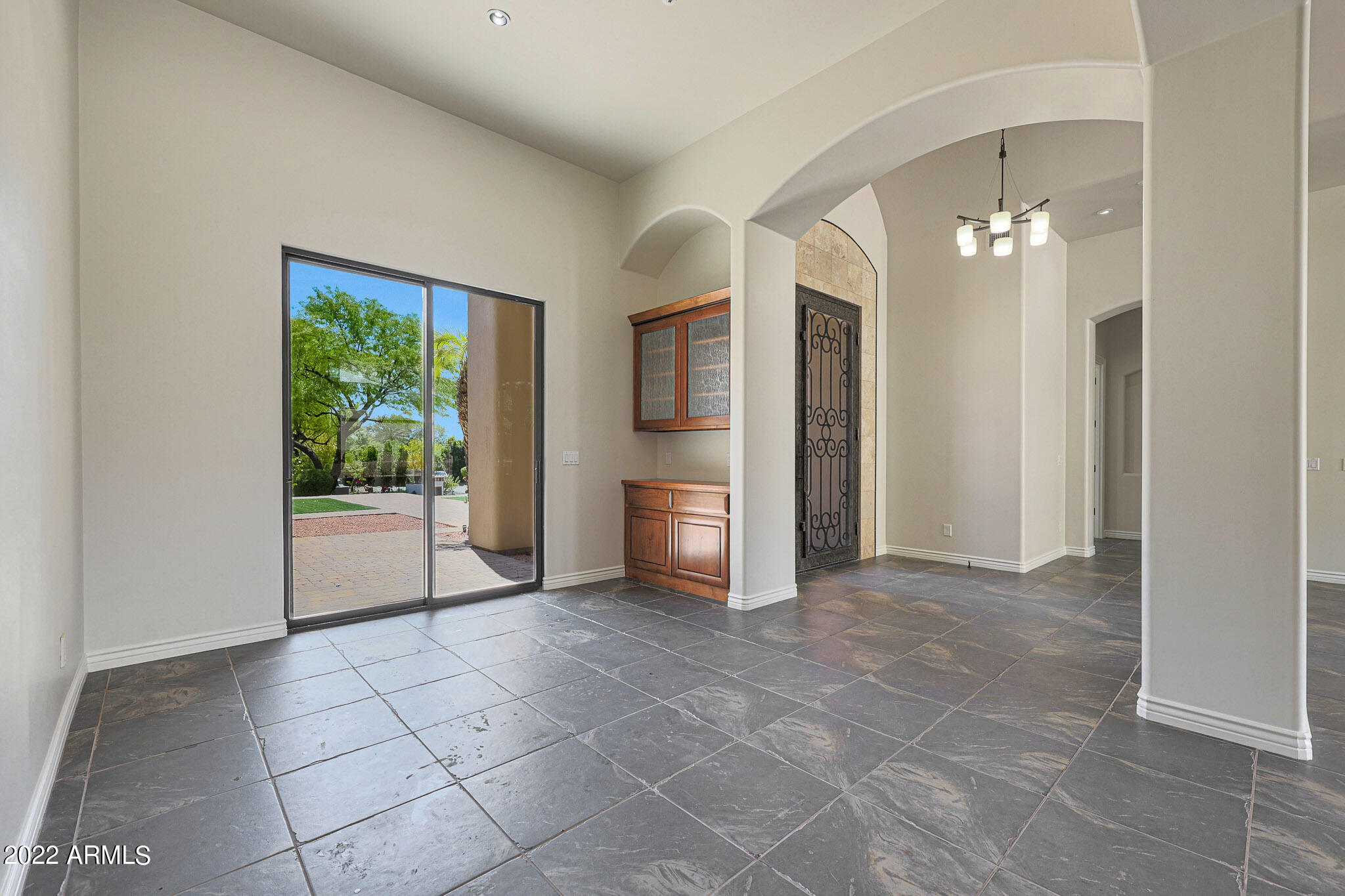ROYAL VIEW - Residential