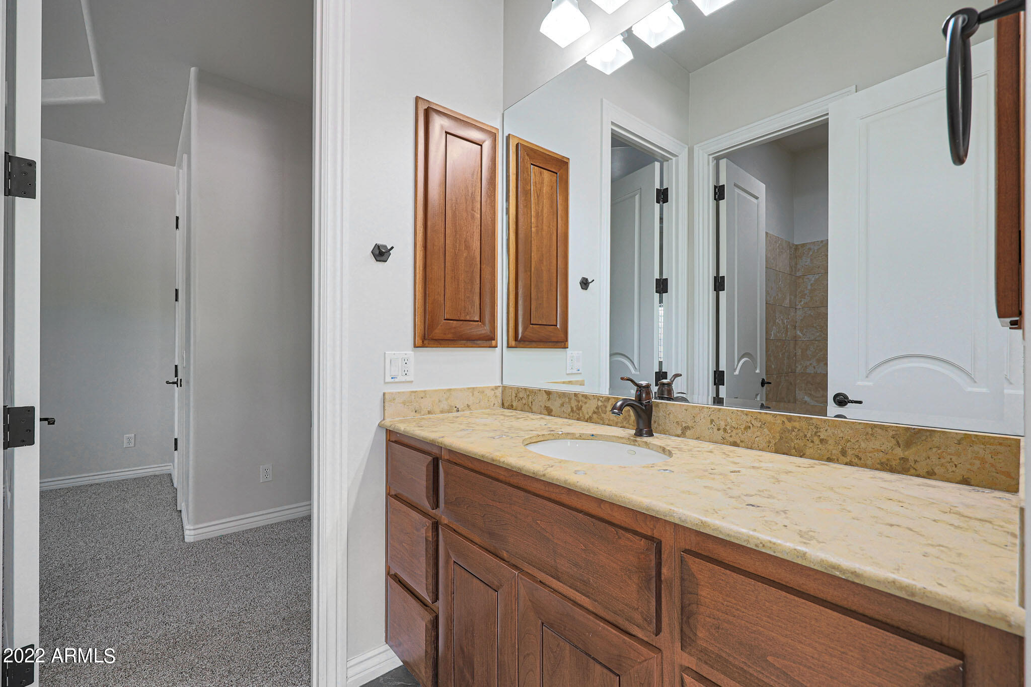 ROYAL VIEW - Residential