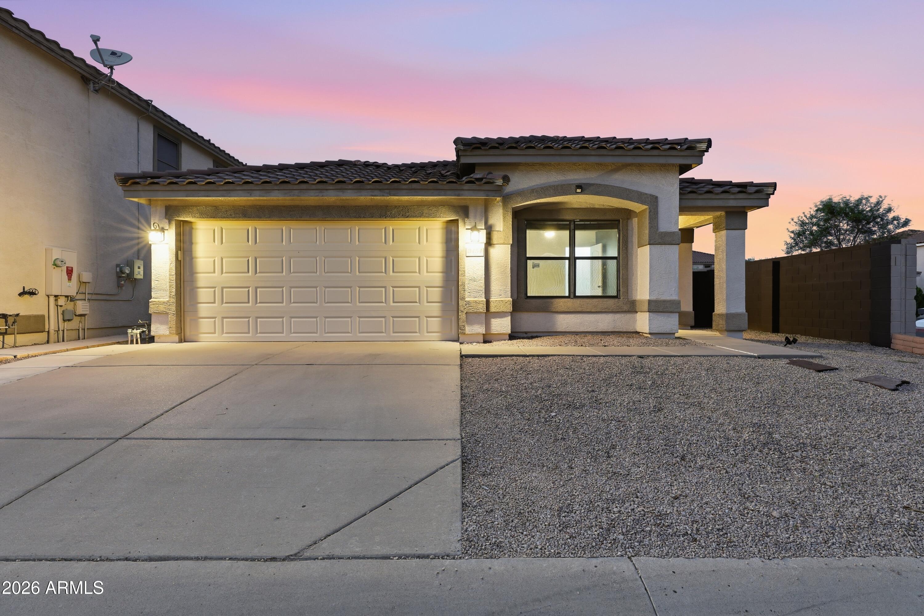 Come see this recently remodeled home! This house has all new flooring and a completely remodeled kitchen, along with a newly remodeled primary bathroom! Not to mention the AC unit was just replaced a few years ago! With a location right off the US 60 and close to the 202 freeways, you wont want to miss this one. Come see it today!