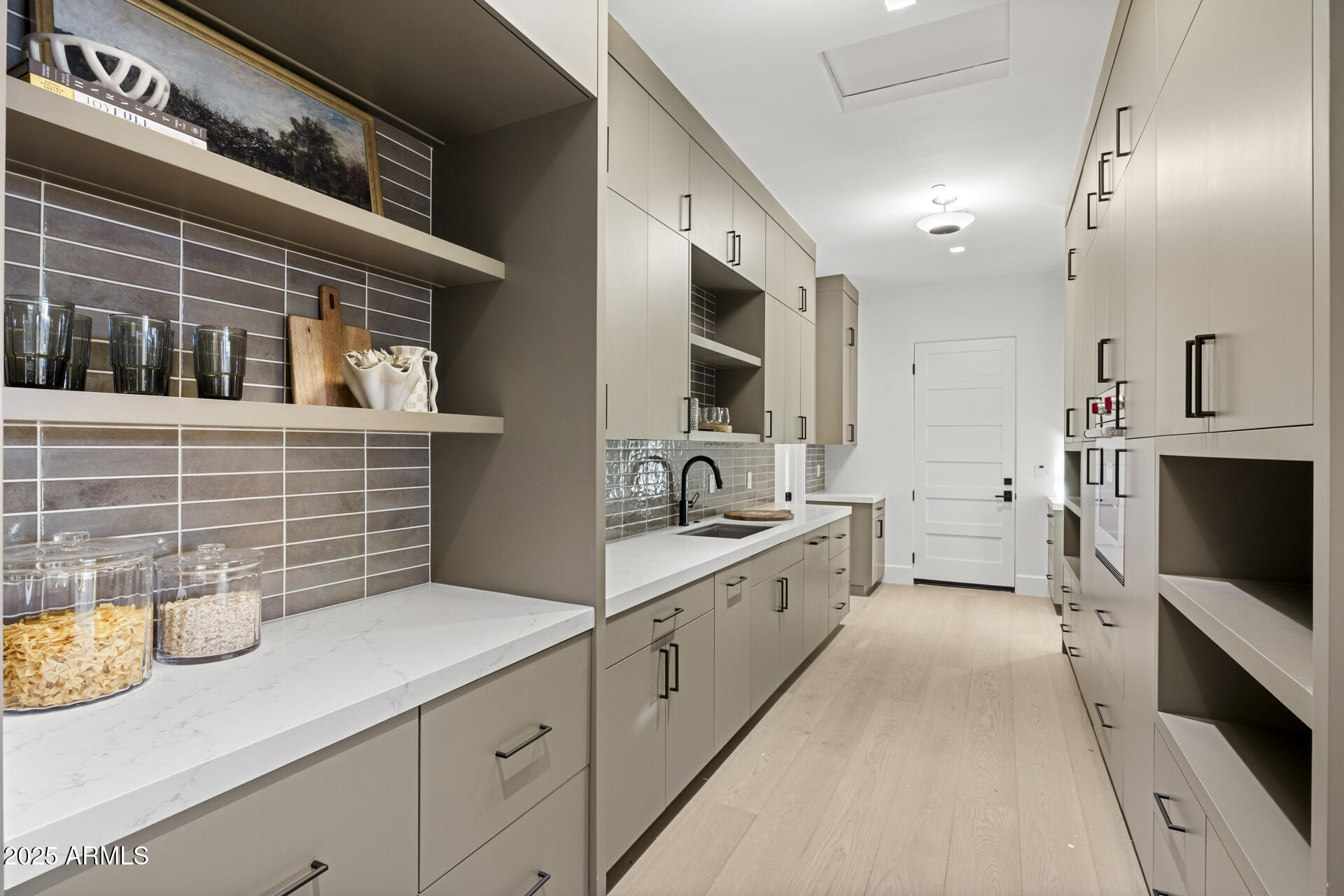 DESERT ESTATES UNIT 1 LOT 20 - Residential