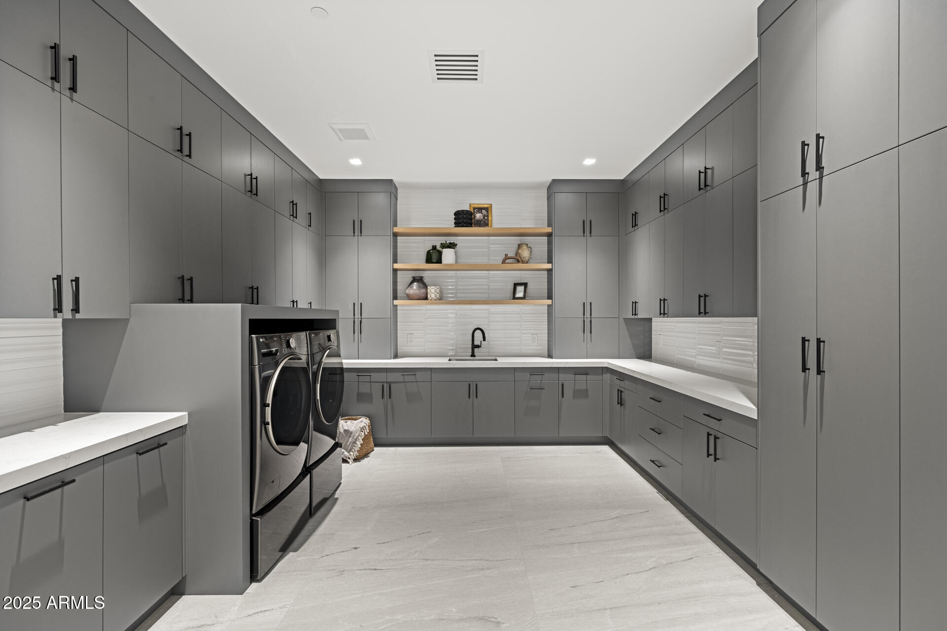 DESERT ESTATES UNIT 1 LOT 20 - Residential