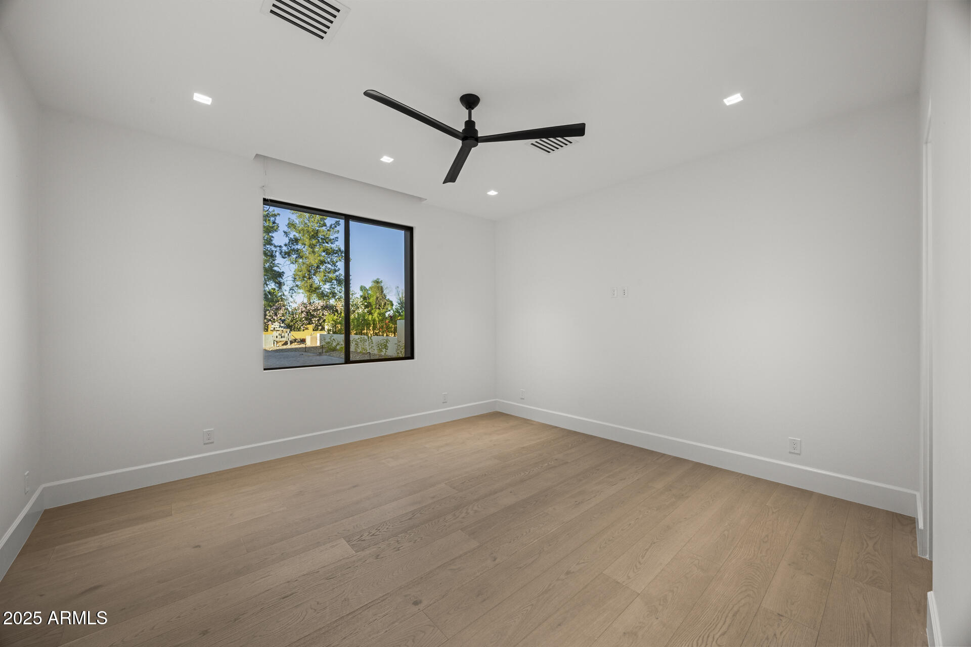 DESERT ESTATES UNIT 1 LOT 20 - Residential