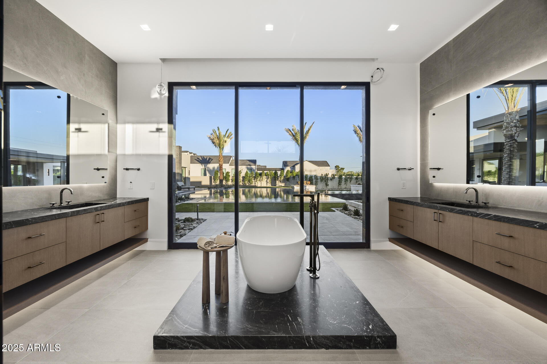 DESERT ESTATES UNIT 1 LOT 20 - Residential