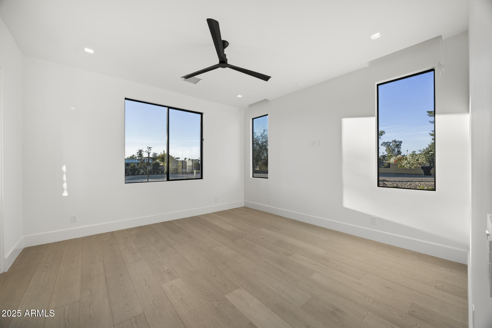 DESERT ESTATES UNIT 1 LOT 20 - Residential