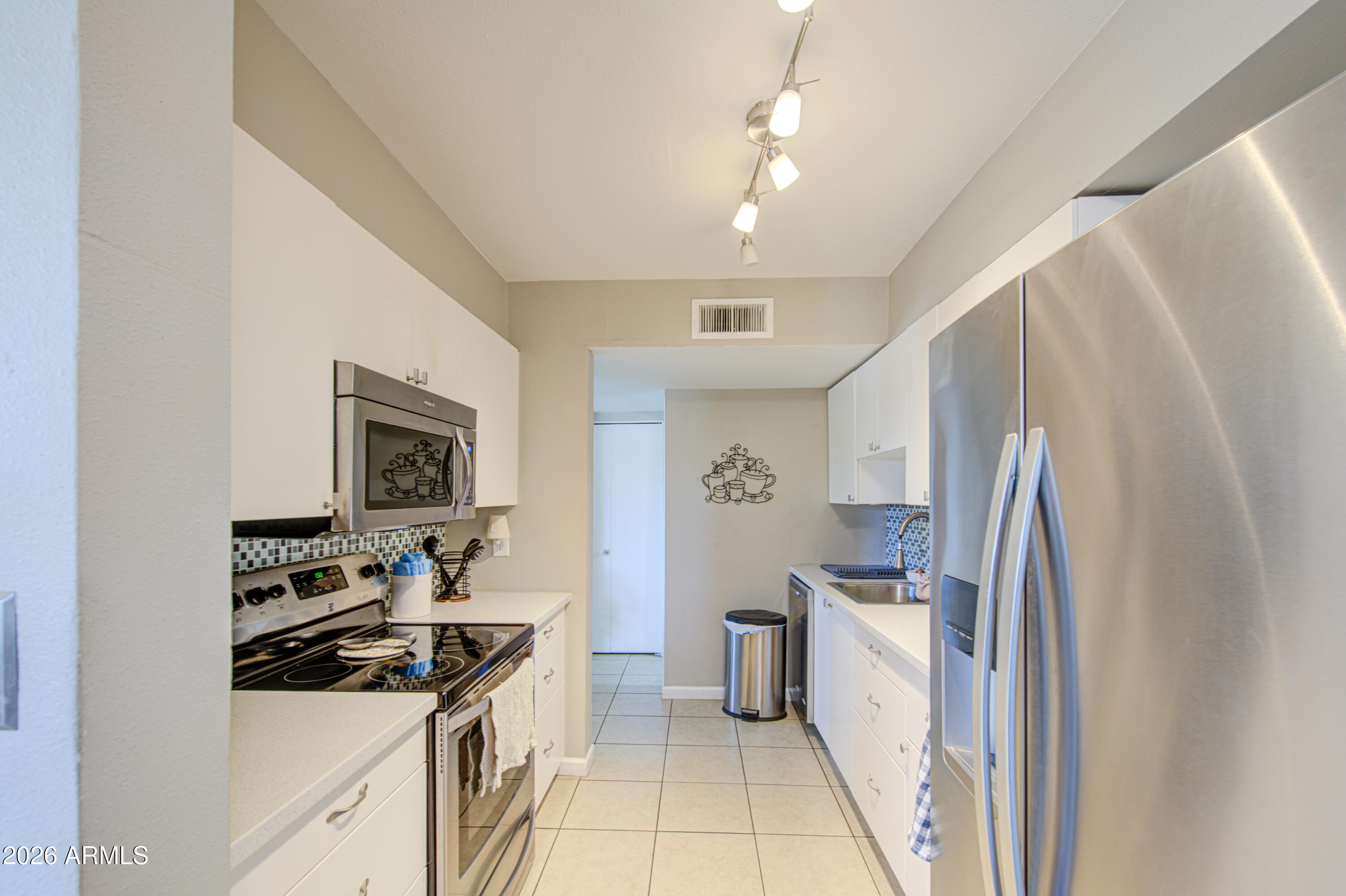 COUNTRY CLUB HEIGHTS UNIT 3 2ND AMD - Residential
