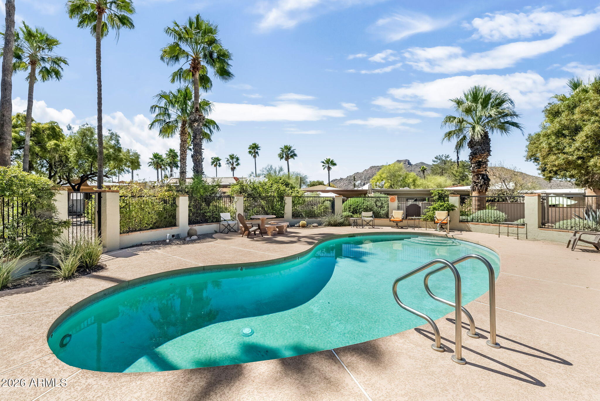CAREFREE CASAS - Residential