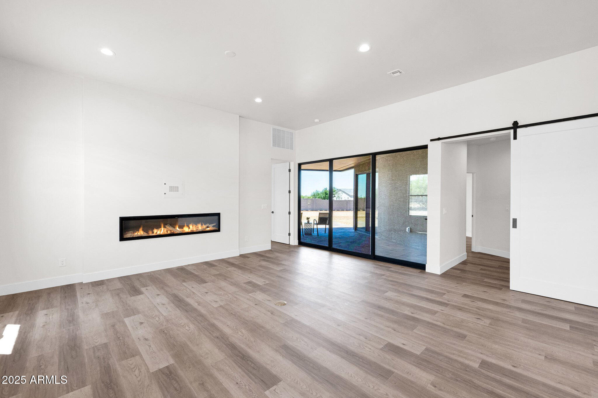 Move in Ready - New Custom - Huge Acre - 3 Car Garage - Residential