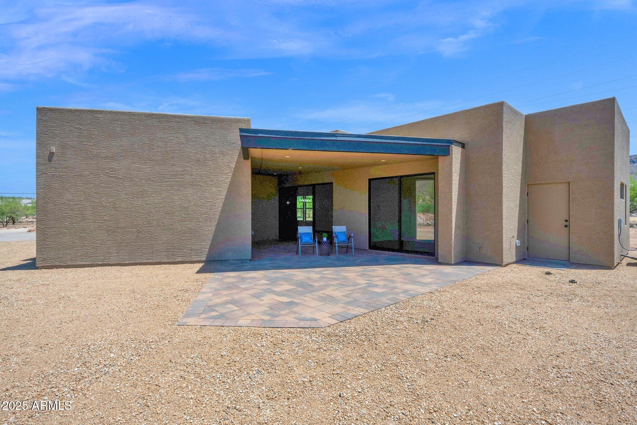 Move in Ready - New Custom - Huge Acre - 3 Car Garage - Residential
