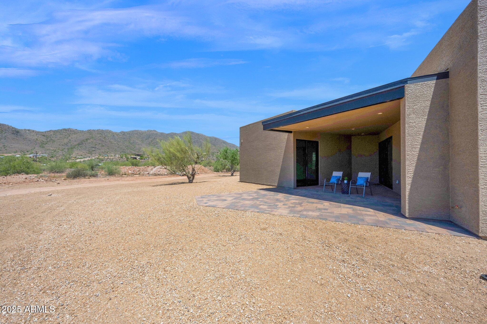 Move in Ready - New Custom - Huge Acre - 3 Car Garage - Residential