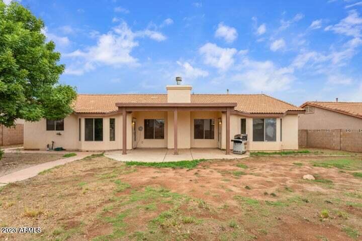CANYON DE FLORES PHASE 2B - Residential Lease