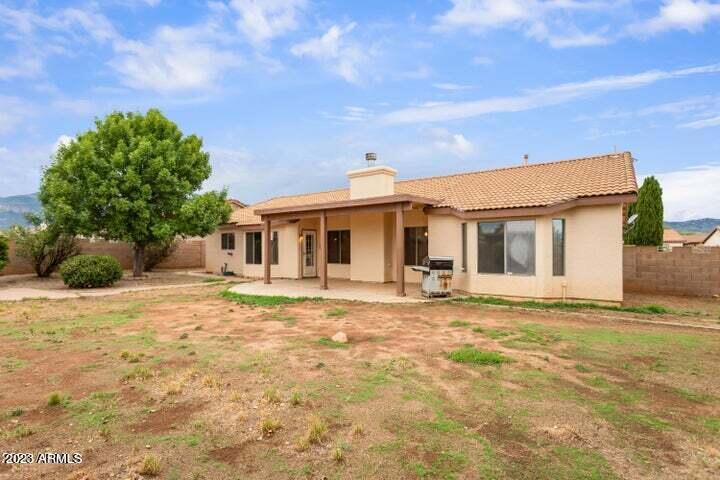 CANYON DE FLORES PHASE 2B - Residential Lease