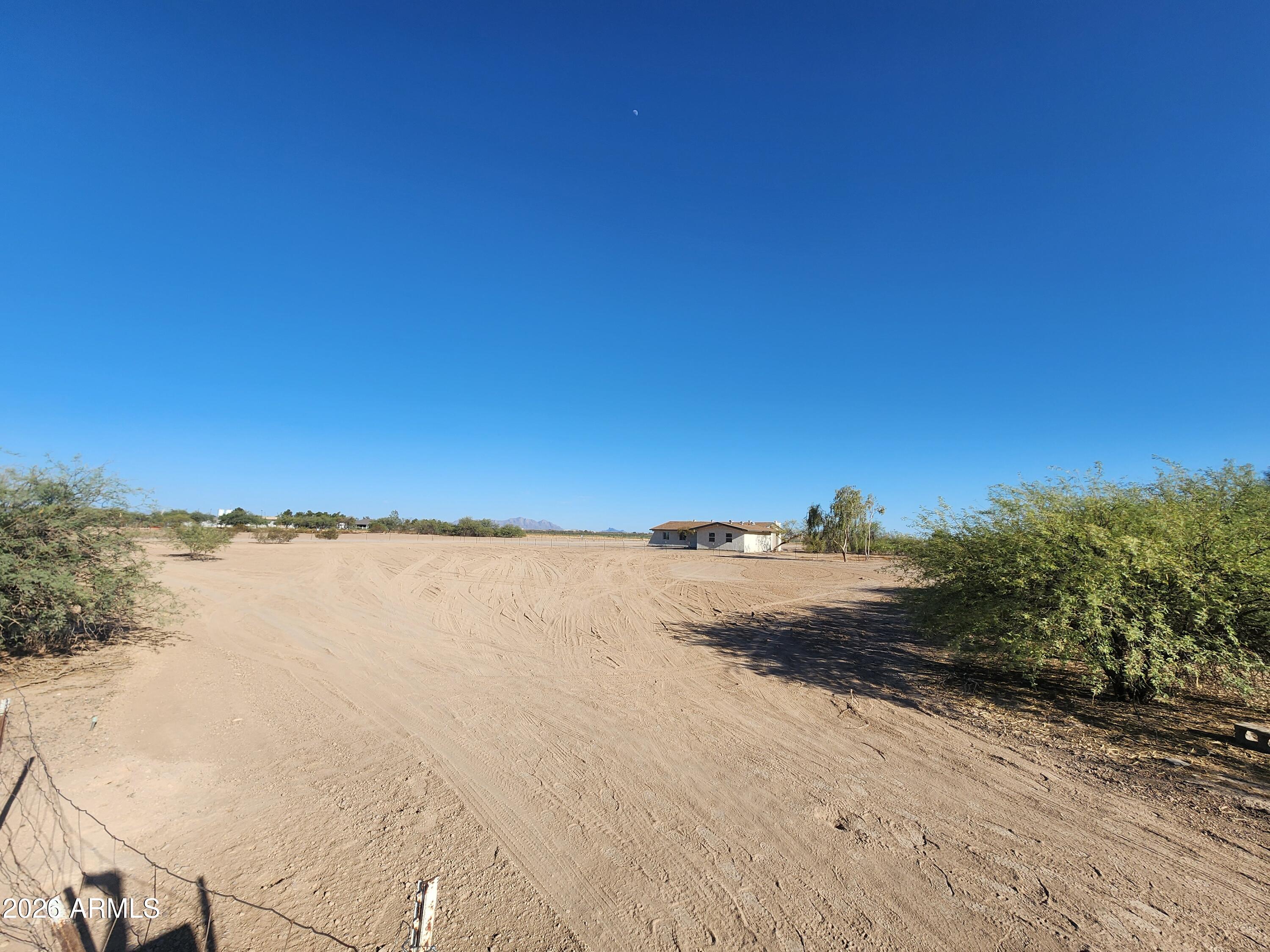Fantastic 1.25 acre horse property with gorgeous Mountain Views! This lot is perfect for your new custom or manufactured home.
