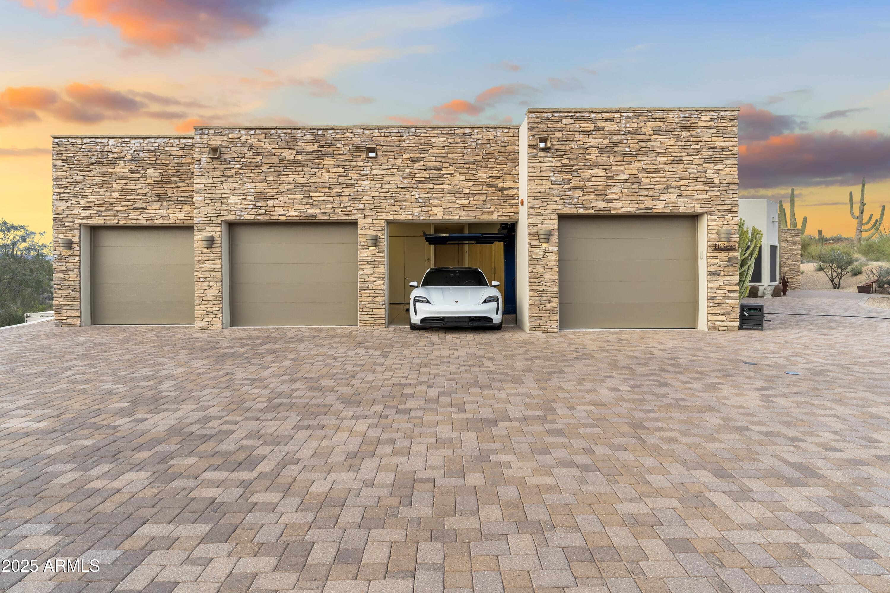 TROON VERDE - Residential