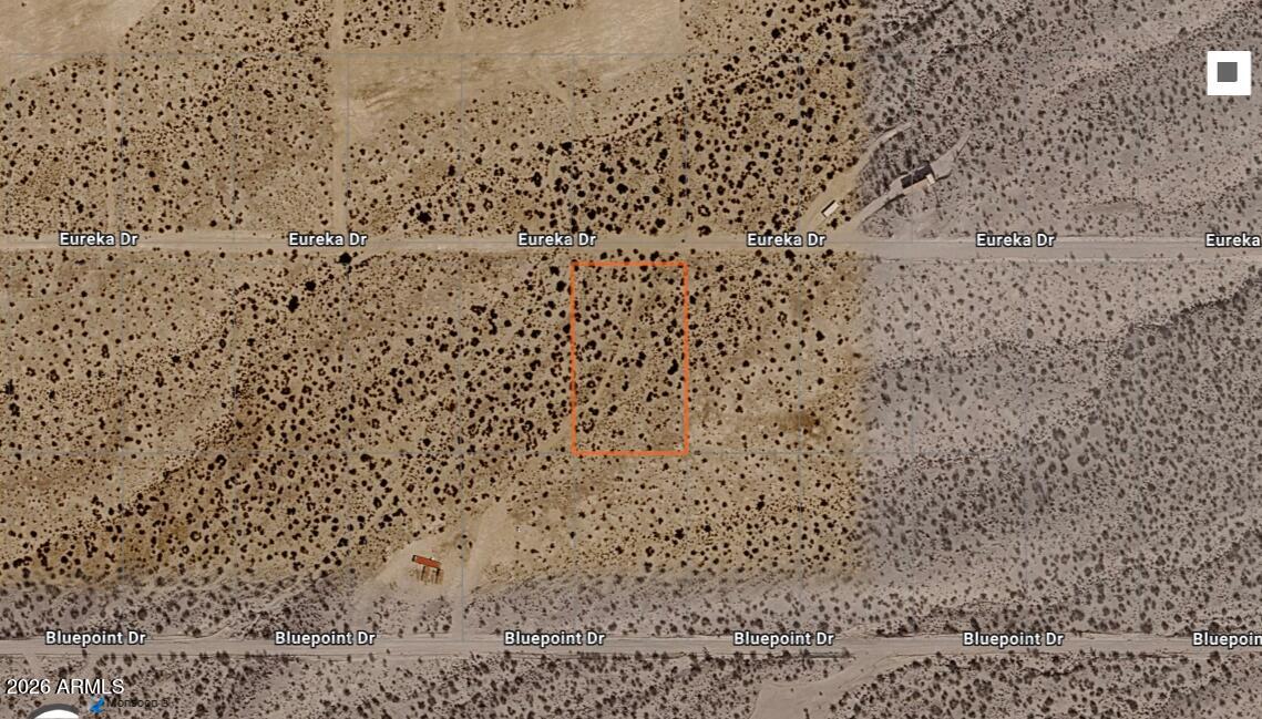 Large one acre lot with easy road accces great views. A great spot to bulid a new home or vacation home.

Buyer to confirm zoning, use, utlities, water and building regulations.