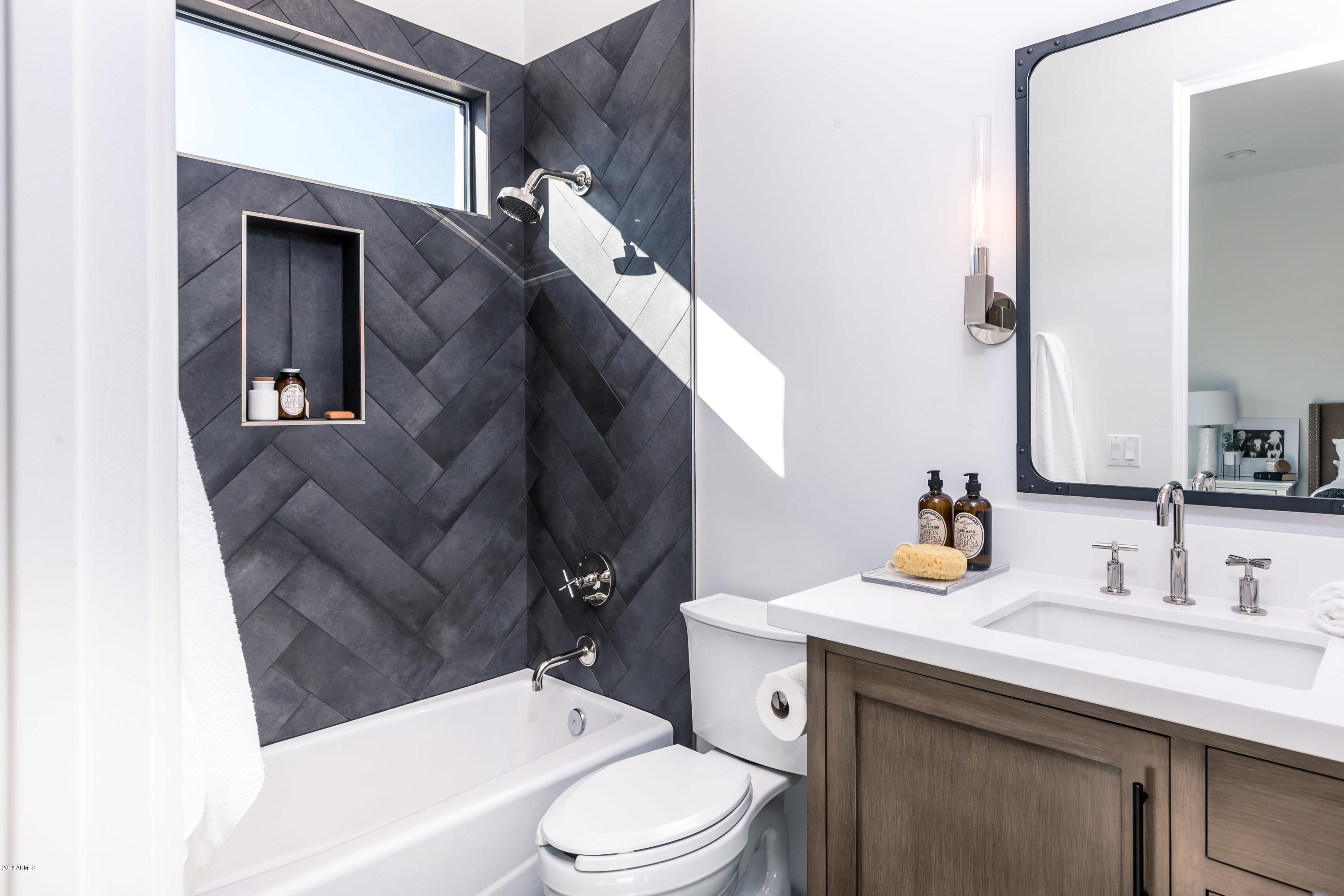 TIERRA MADRE UNIT 2 - Residential