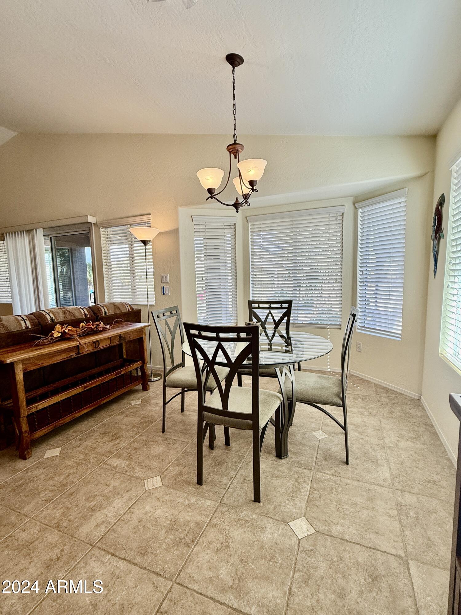 Mission Royale Active Adult - Residential
