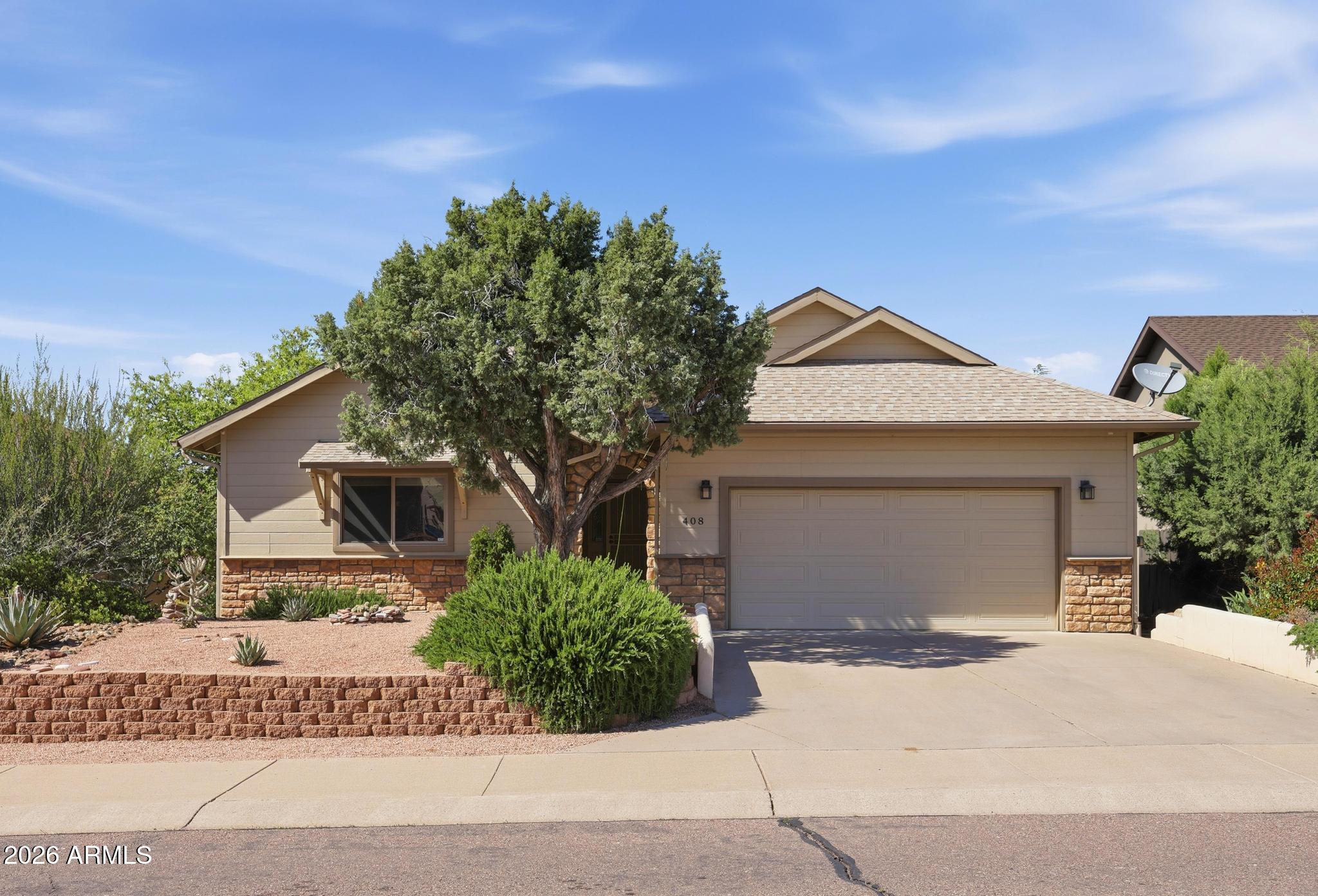 Beautiful, well-maintained Payson home offering 3,034 sq ft, 3 bedrooms (with potential for a 4th downstairs), and 3 bathrooms, all designed with comfort and flexibility in mind. Enjoy the expansive back deck with peek a boo views of the Mogollon Rim. The main level features an open, inviting layout with the kitchen, living room, laundry, garage access, primary suite, and a spacious guest bedroom and bath, ideal for easy main-level living. Downstairs offers a large living/game room, office space, third bedroom and bath, plus generous storage, perfect for guests, multi-generational living, or added flexibility. A great blend of space and functionality in a prime Payson location.