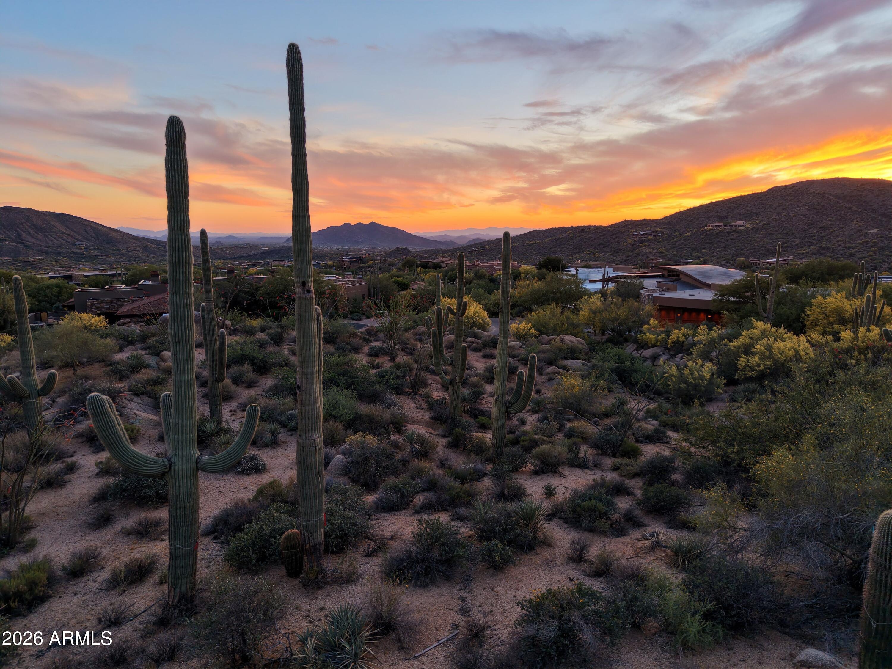 DESERT MOUNTAIN - Land