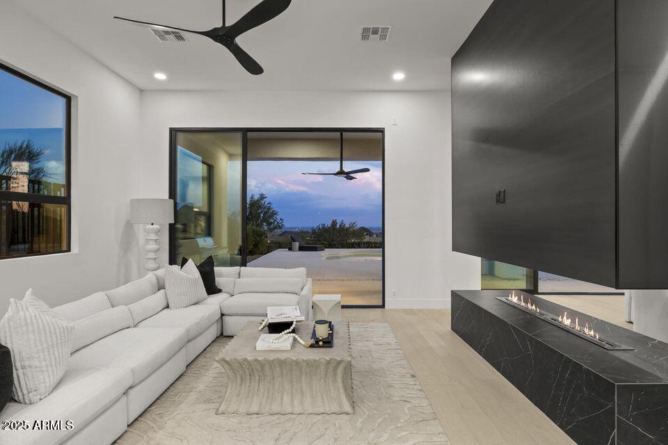 SCOTTSDALE MOUNTAIN - Residential