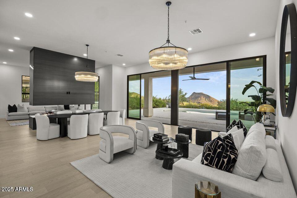 SCOTTSDALE MOUNTAIN - Residential
