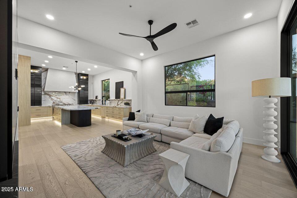 SCOTTSDALE MOUNTAIN - Residential