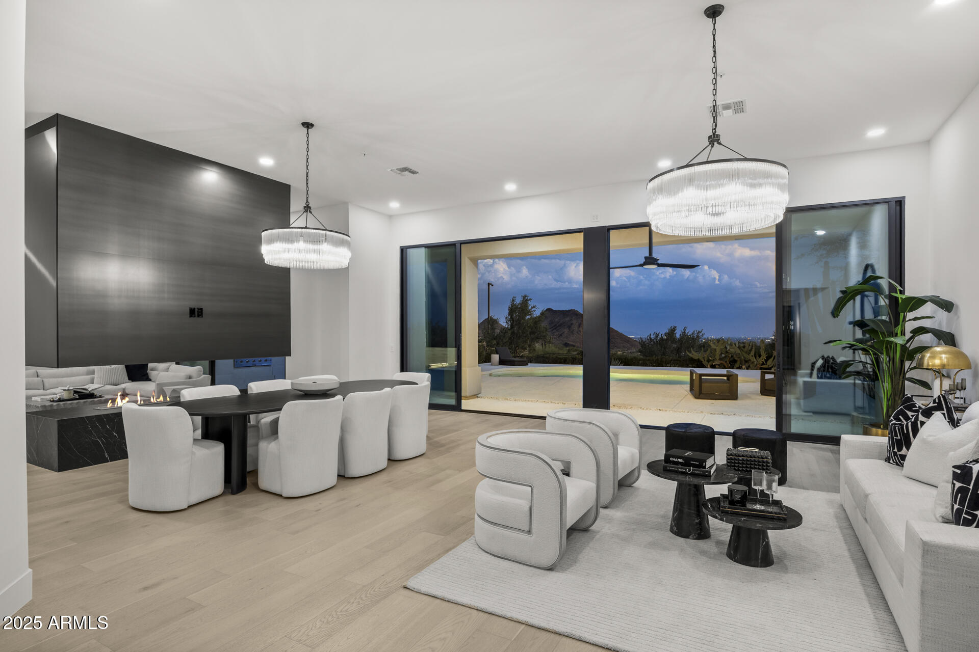 SCOTTSDALE MOUNTAIN - Residential