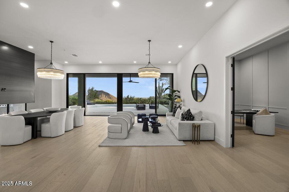 SCOTTSDALE MOUNTAIN - Residential