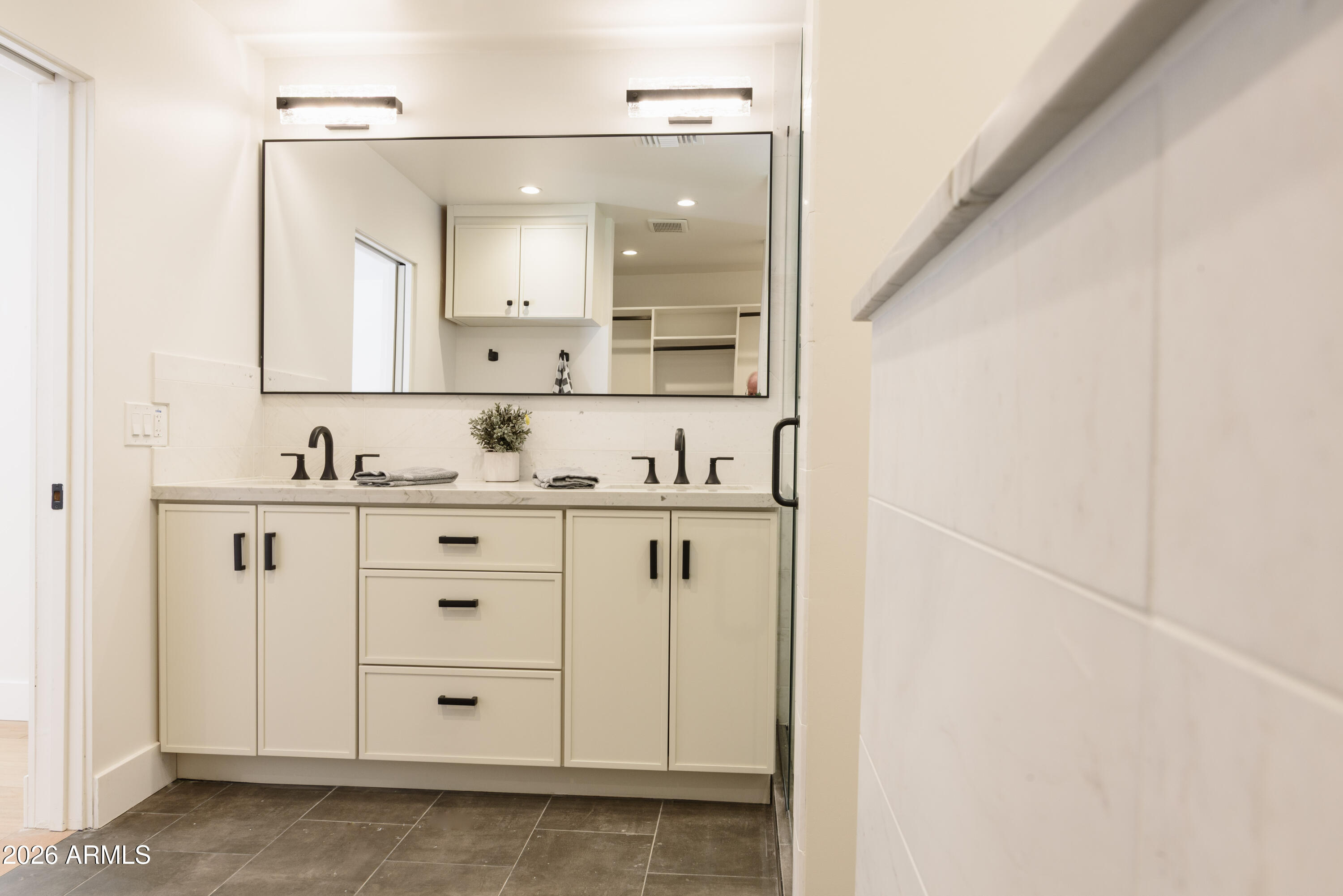 CHRIS GILGIANS CAMELBACK VILLAGE UNIT 2 - Residential
