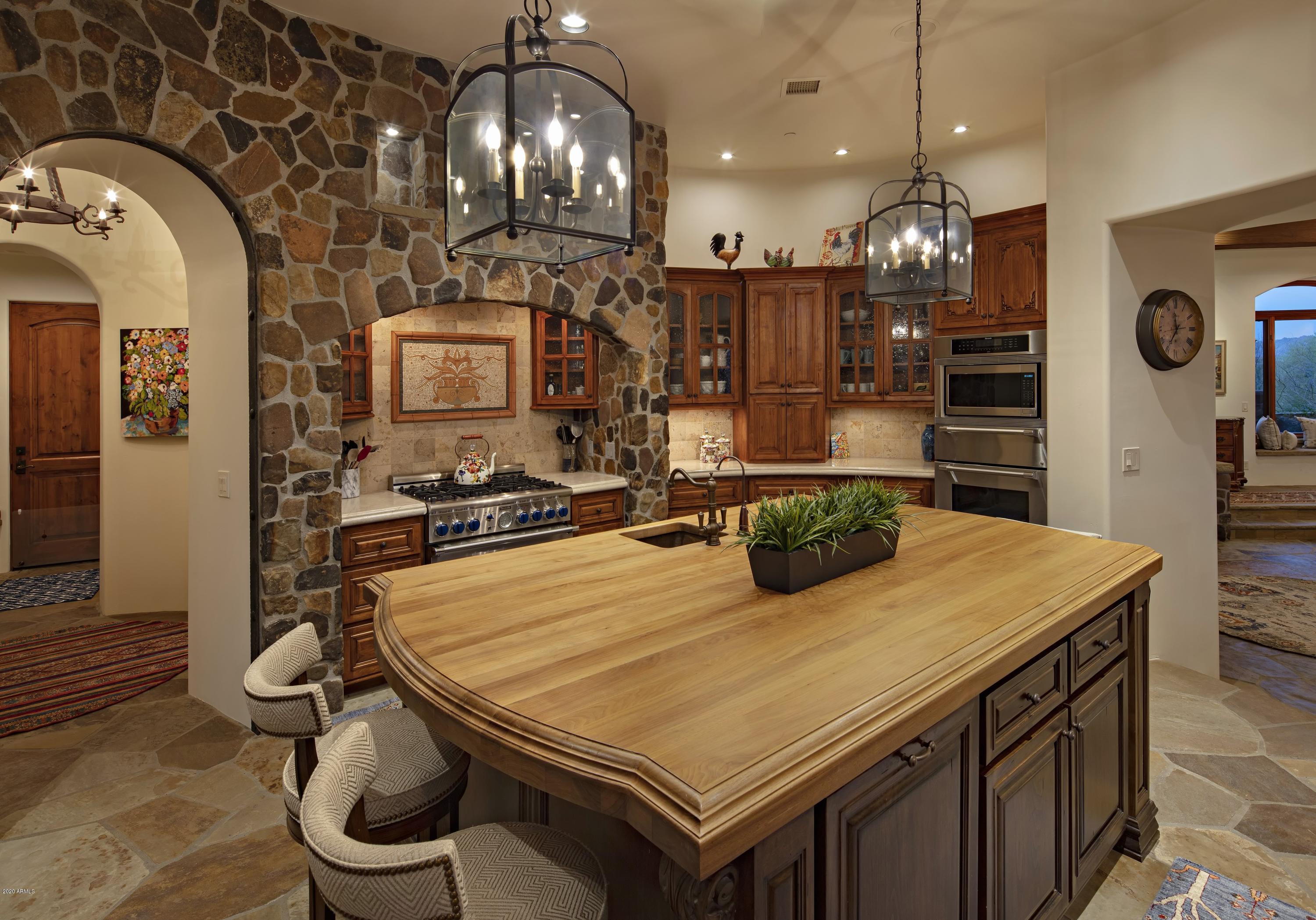 PINNACLE CANYON - Residential