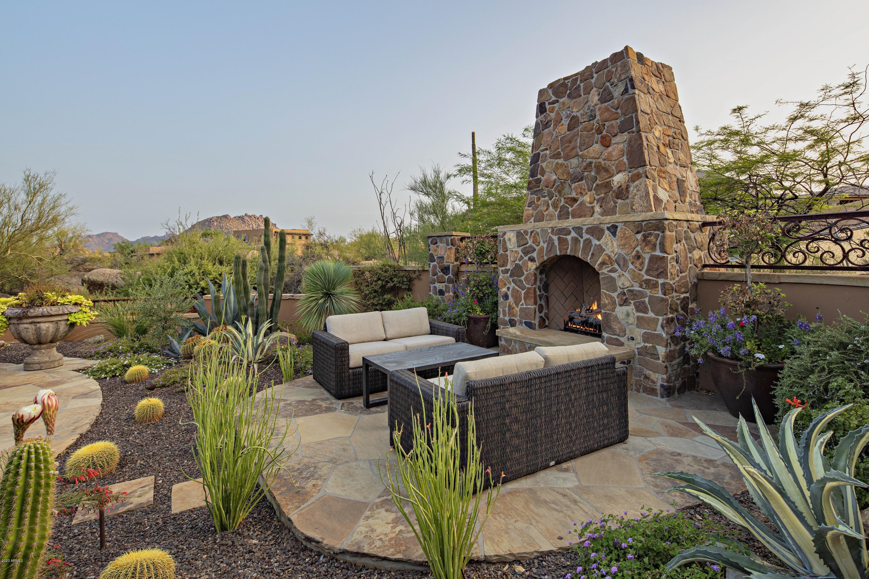 PINNACLE CANYON - Residential