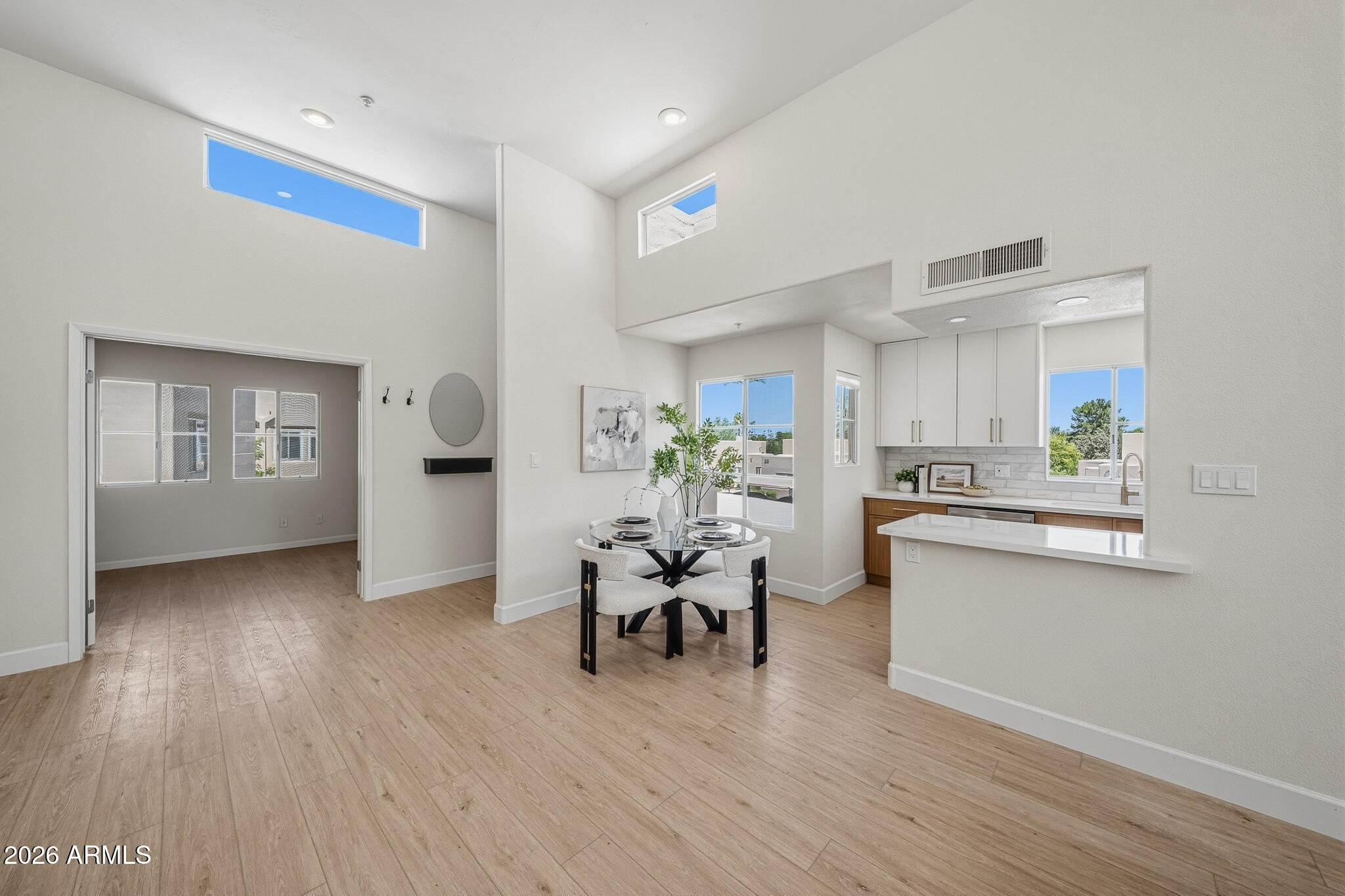 MISSION DEL ARROYOS CONDOMINIUM - Residential