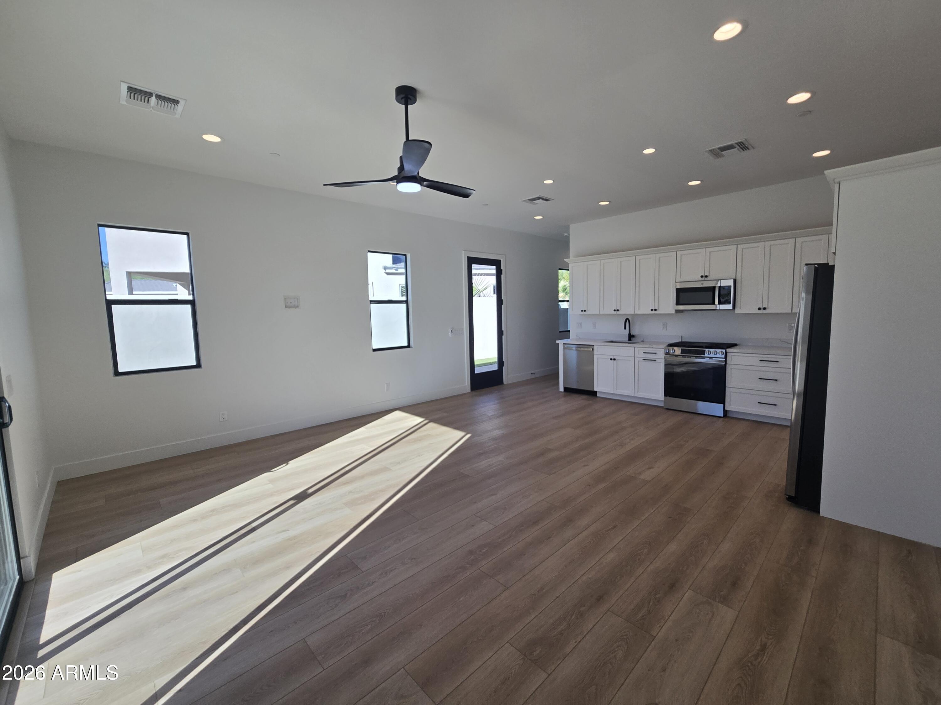 RUSSELL RANCH PHASE 3 REPLAT - Residential