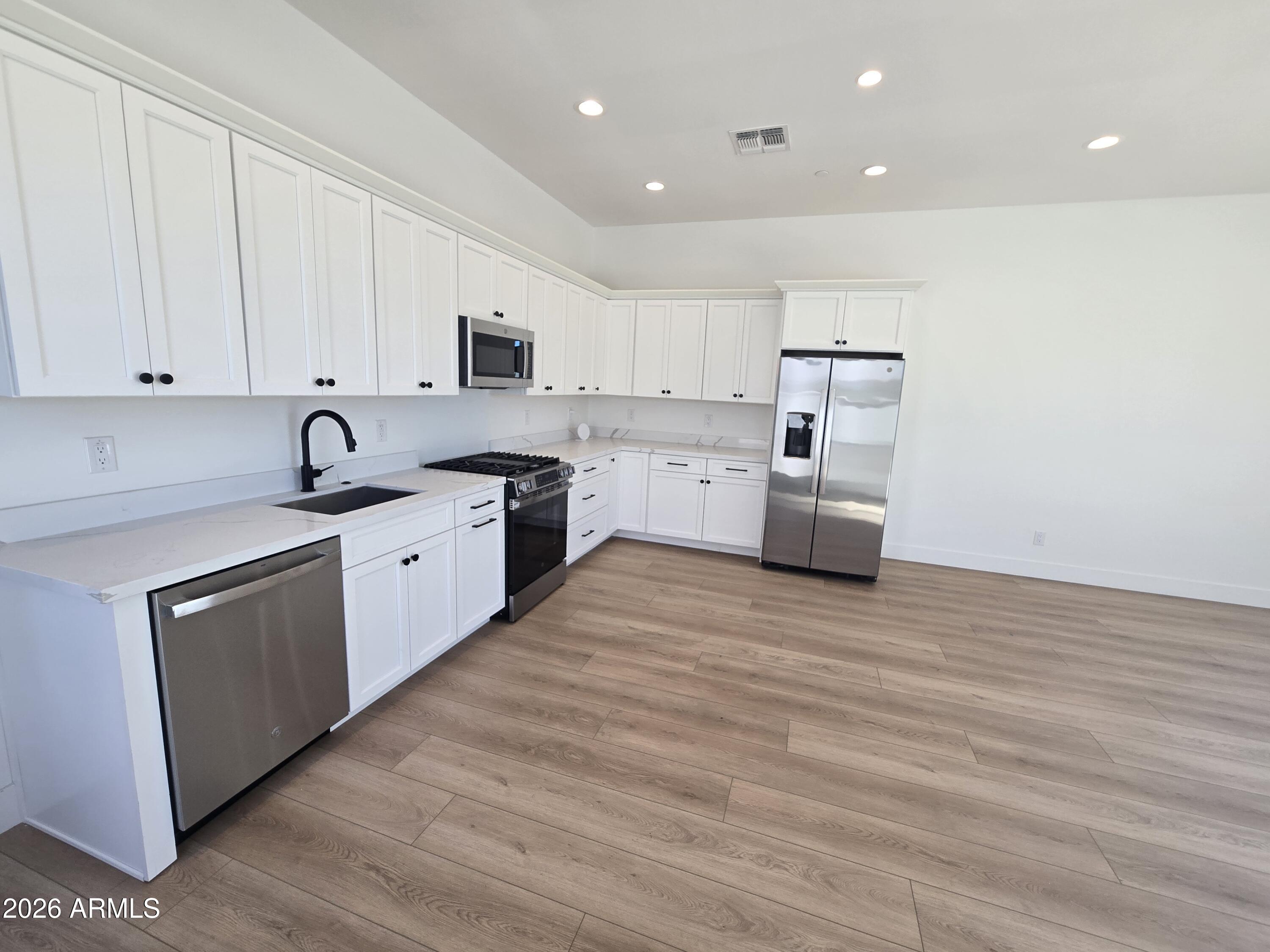 RUSSELL RANCH PHASE 3 REPLAT - Residential