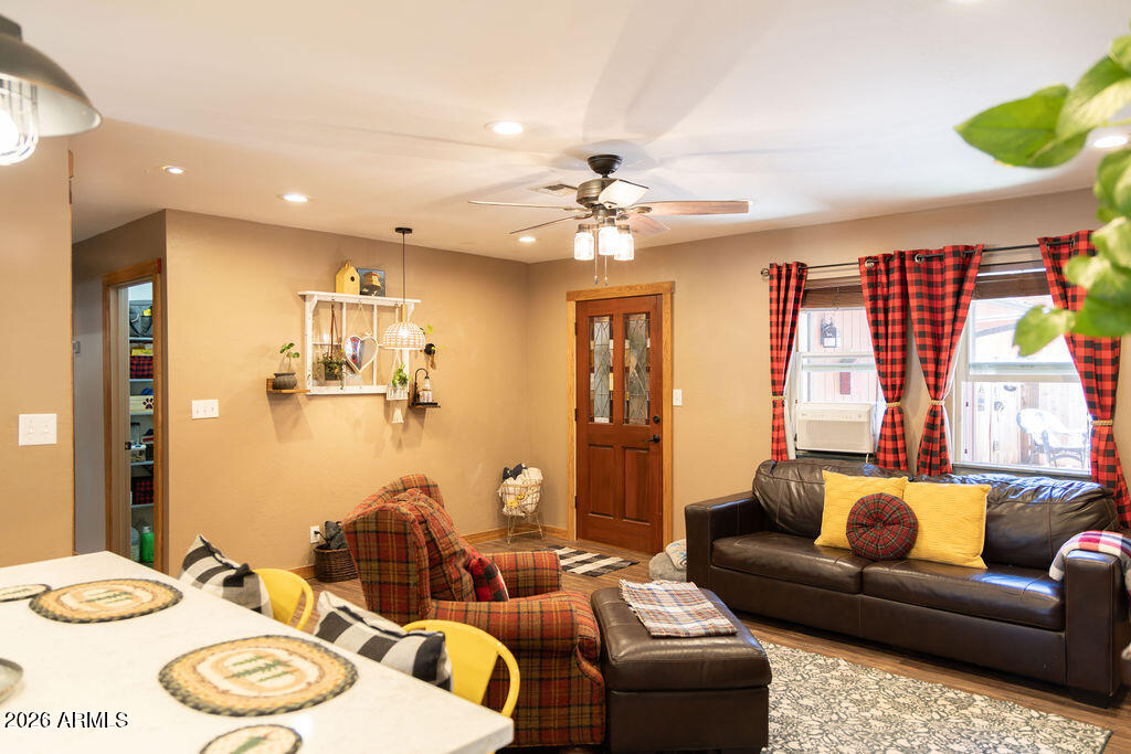 COOL PINES - Residential