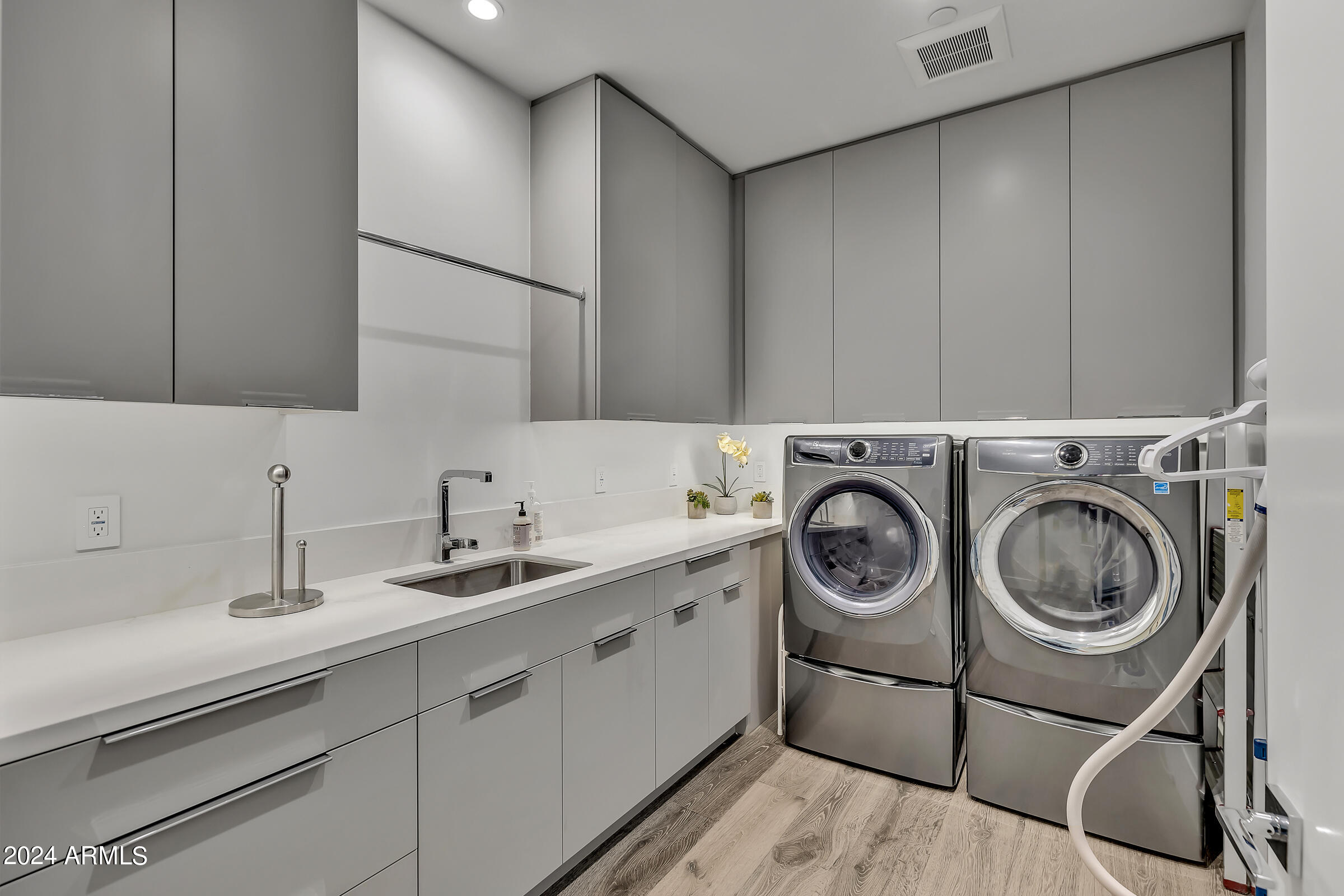 RITZ-CARLTON PARCEL B - Residential
